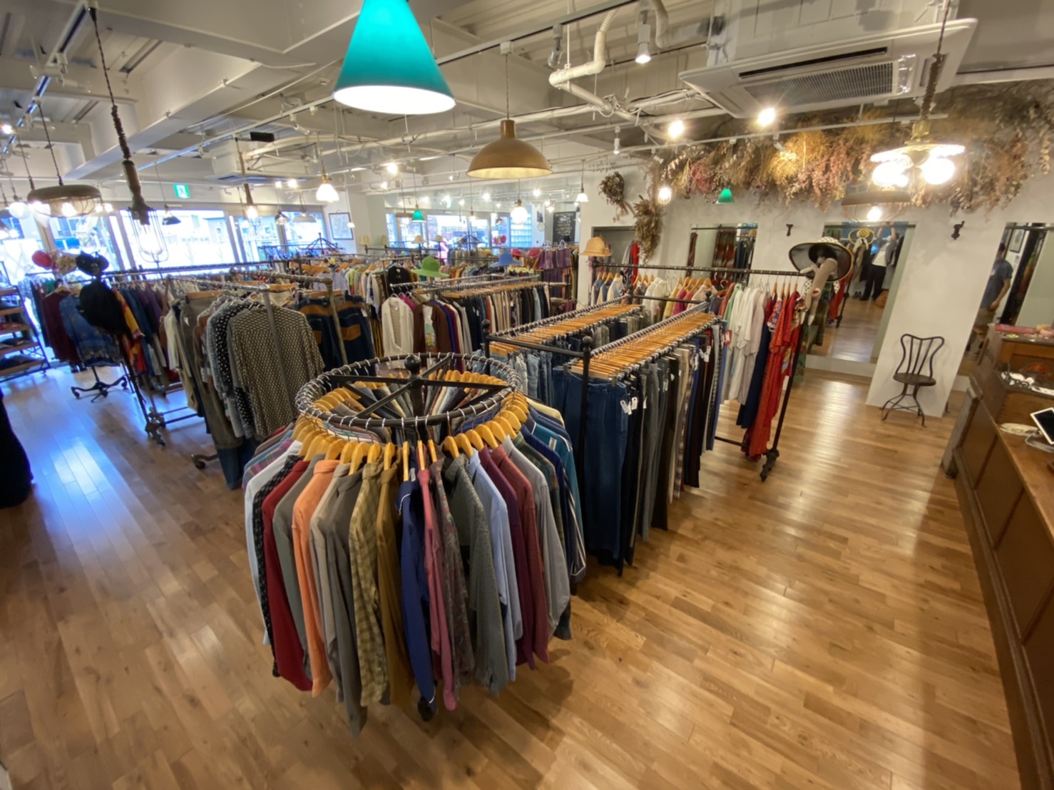 Gleeful グリーフル 下北沢店 1st シモフル 下北沢の古着情報サイト フリーペーパー